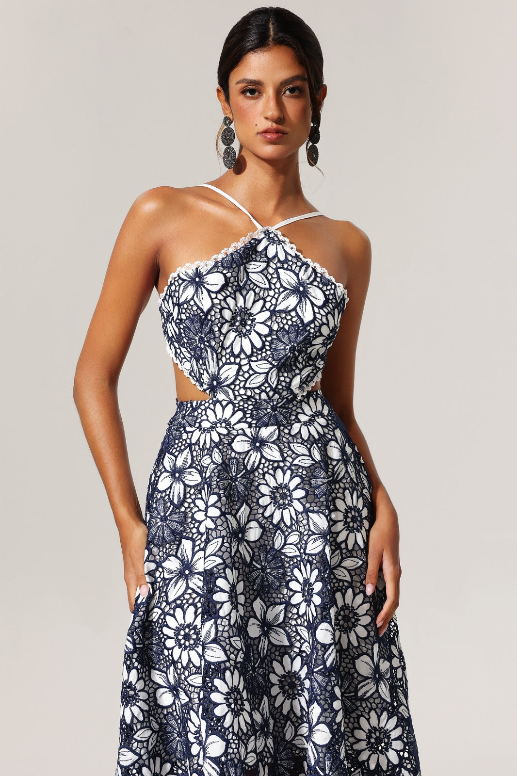 Diliro Hollow out Flowers Lace Sleeveless